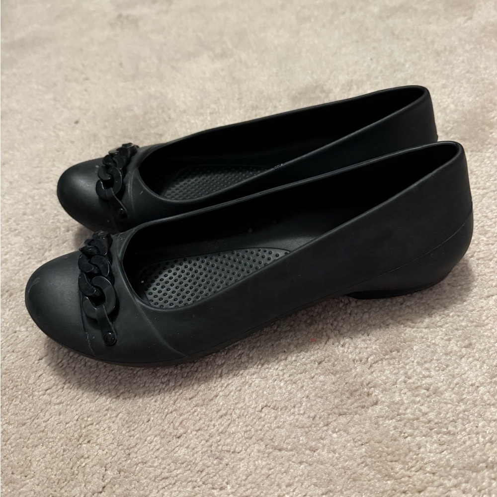 CROCS Women's Black Flats with Chain Detail - Picture 2 of 2